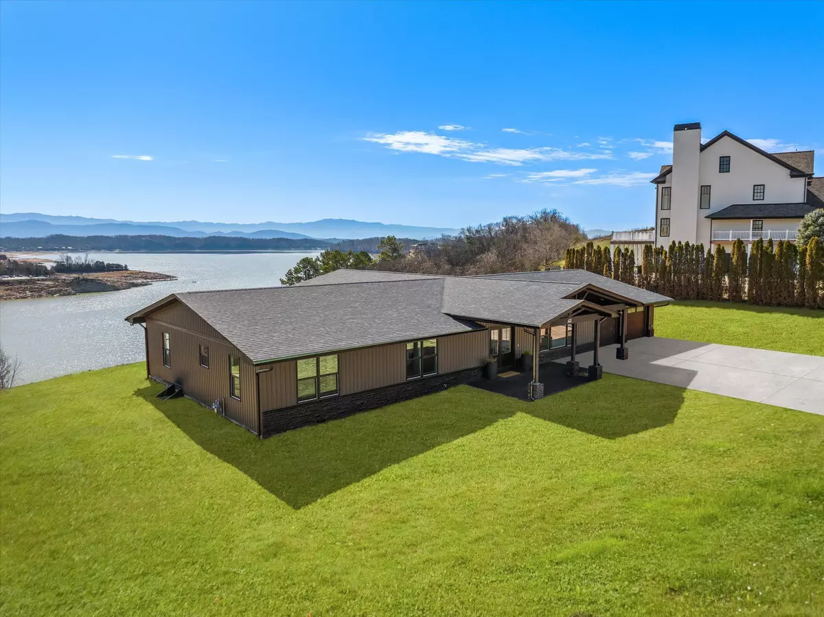 Dandridge, TN 37725,425 Hampton Way