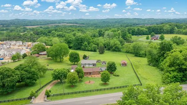 Columbia, TN 38401,2348 Nashville Hwy