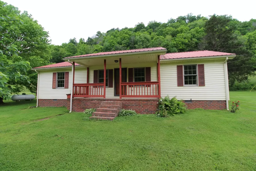 2492 Hartsville Road, Lafayette, TN 37083