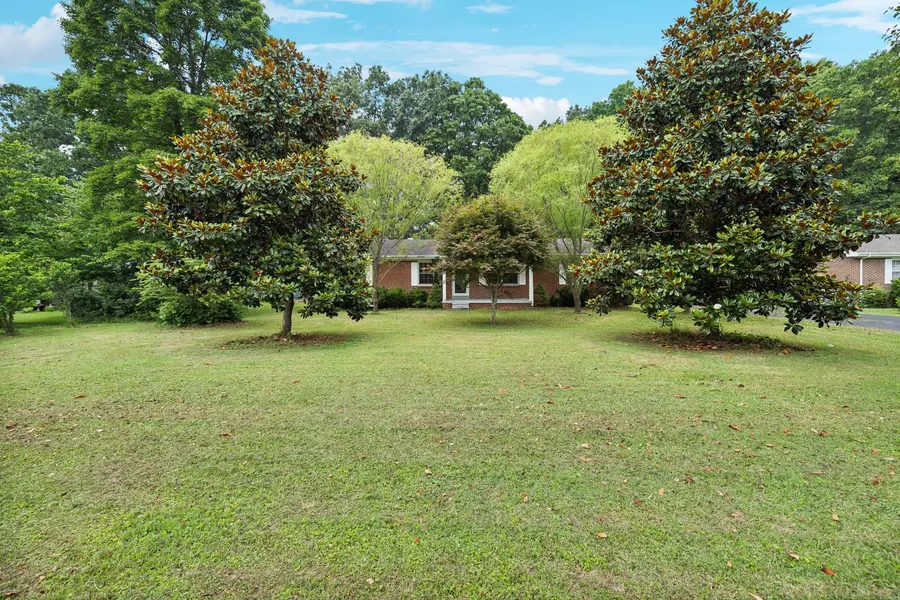 509 Crestwood Dr, Lafayette, TN 37083