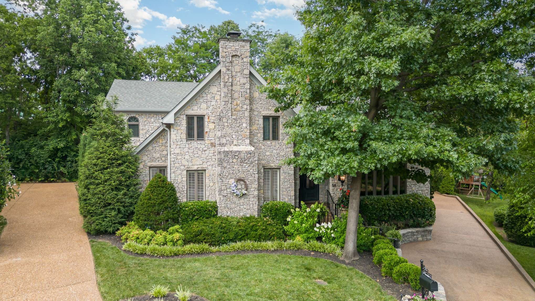 18 Thorndale Ct,  Nashville,  TN 37215