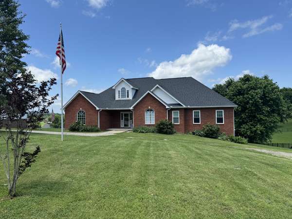 10 County House Cir, Carthage, TN 37030