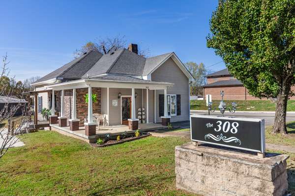 308 N Main St, Ashland City, TN 37015