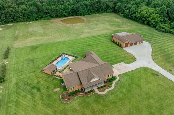 1469 N Les Franklin Rd, Jamestown, TN 38556