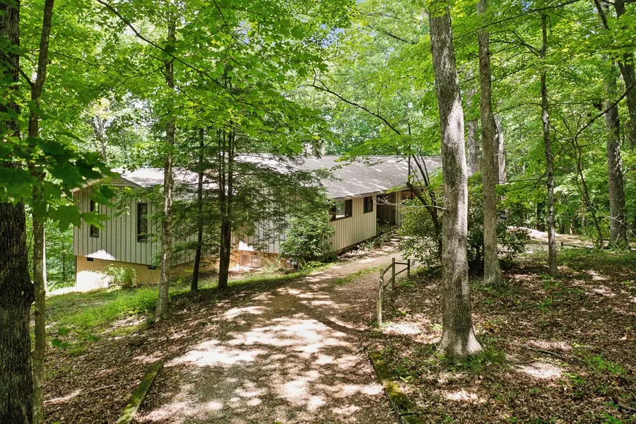 95 Poplar Ln, Sewanee, TN 37375