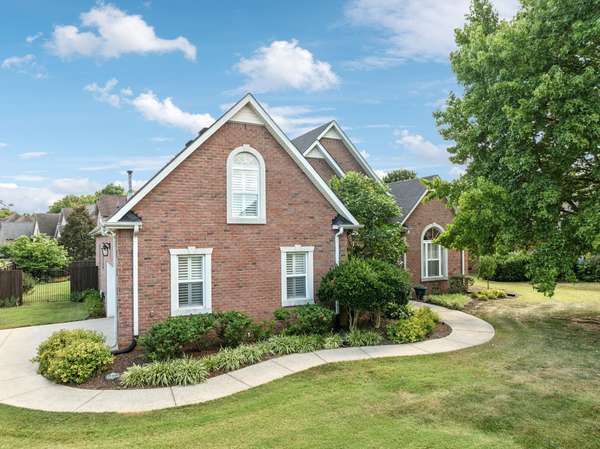 215 Innsbrooke Blvd, Murfreesboro, TN 37128