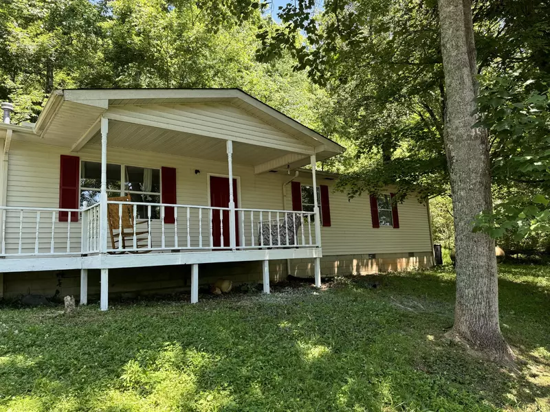 330 Wartrace Hwy, Pleasant Shade, TN 37145