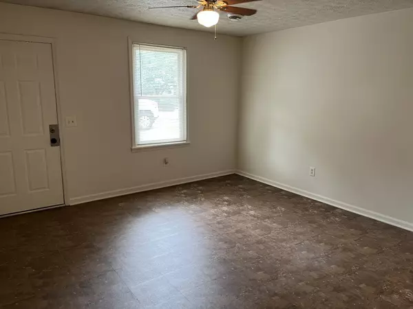 Ashland City, TN 37015,136 N Poole St