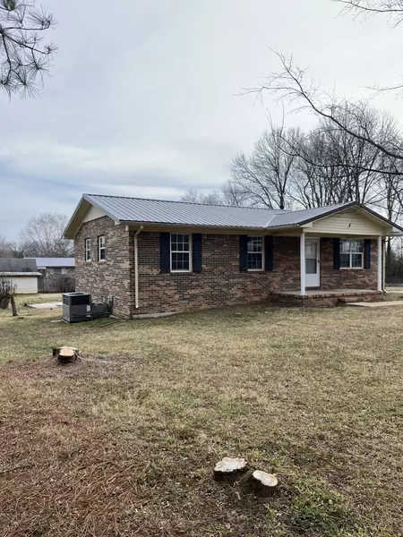 818 Windsor Ave, Lawrenceburg, TN 38464