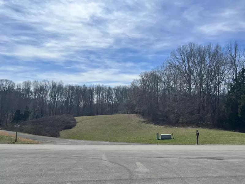 120 Holly Bend Dr, Byrdstown, TN 38549