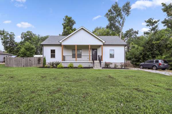 214 N Main St, Cedar Hill, TN 37032