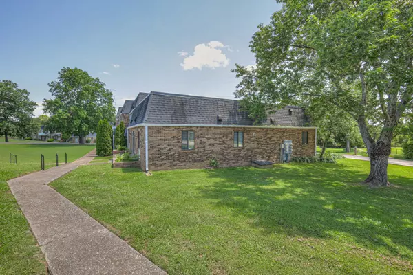 Hermitage, TN 37076,220 Lake Chateau Dr