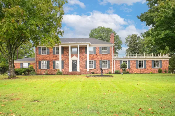 400 Louviers Ln, Old Hickory, TN 37138