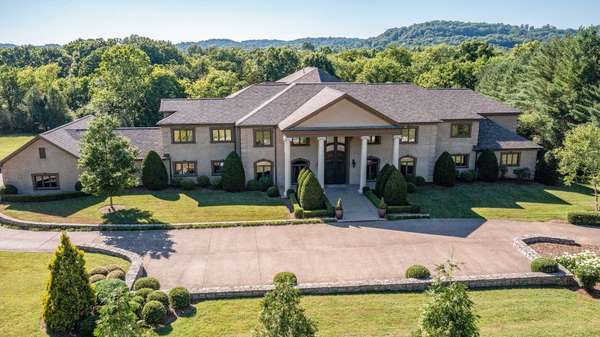 6261 Hillsboro Pike, Nashville, TN 37215