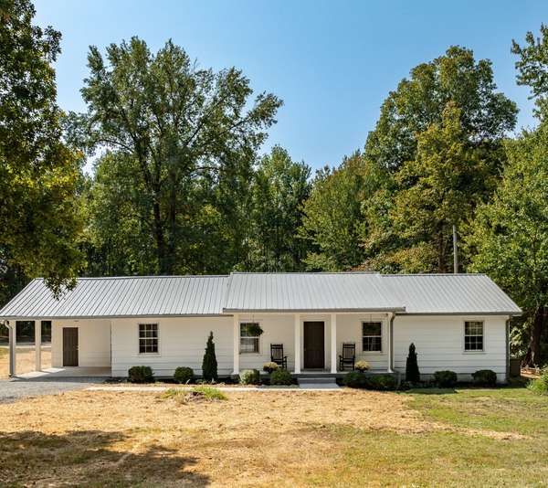 2974 Ridge Rd, Cedar Hill, TN 37032