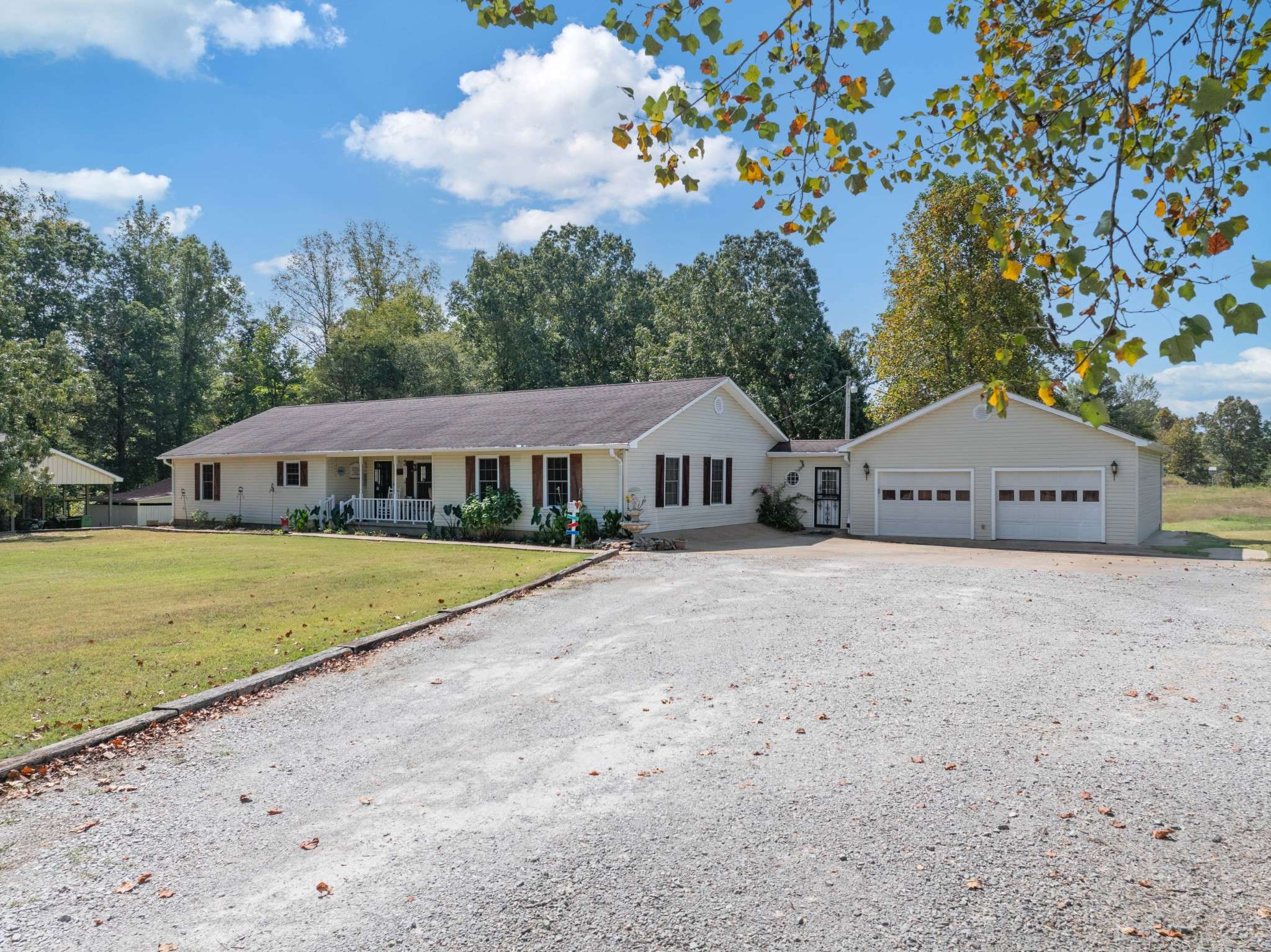 3379 Old Stage Rd, Decaturville, TN 38329