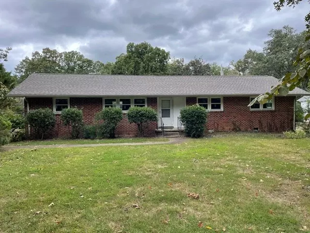 402 Edgewood Dr, Tullahoma, TN 37388