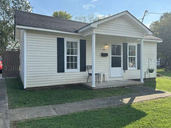 439 4th St, Lawrenceburg, TN 38464