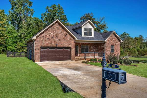 48 Hemlock Cir, Burns, TN 37029