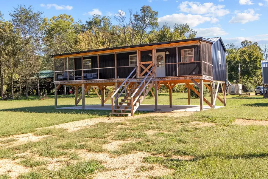 36 Happy Camper Lane, Lobelville, TN 37097