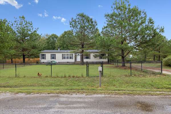 222 Pioneer Rd, Hohenwald, TN 38462