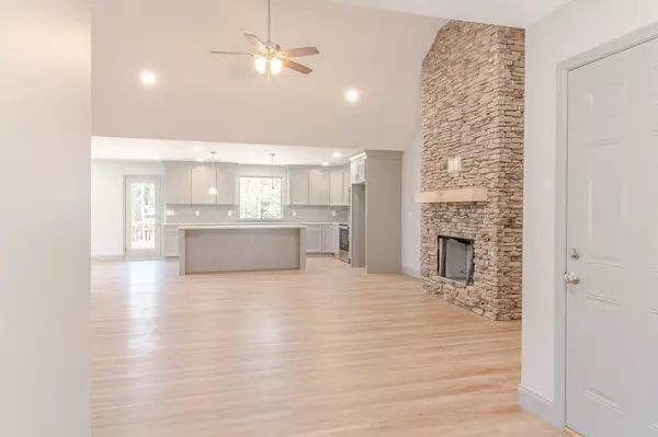 Chatsworth, GA 30705,142 Flag Way