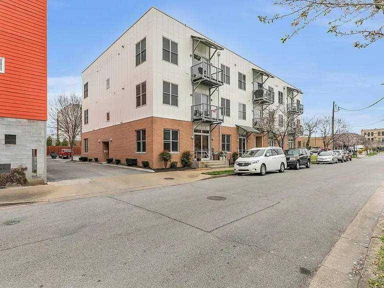 Chattanooga, TN 37408,1609 Long Street #302