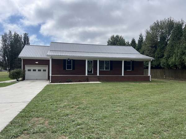 24 Old Camargo Rd, Fayetteville, TN 37334