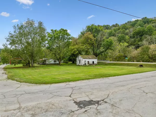 Pleasant Shade, TN 37145,22 Post Office Ln