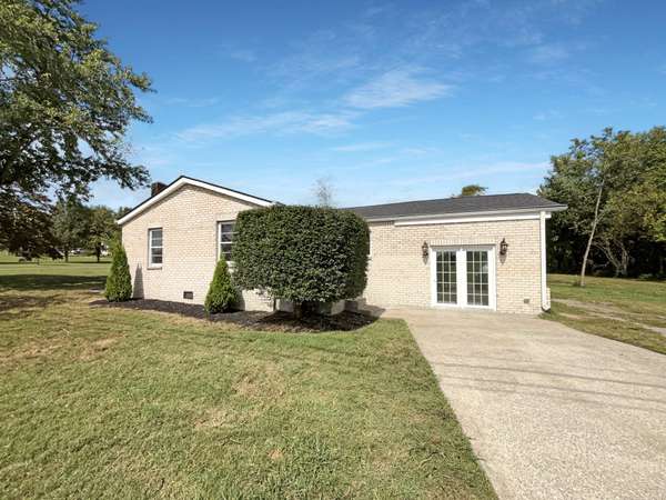 203 W Longview Dr, Portland, TN 37148