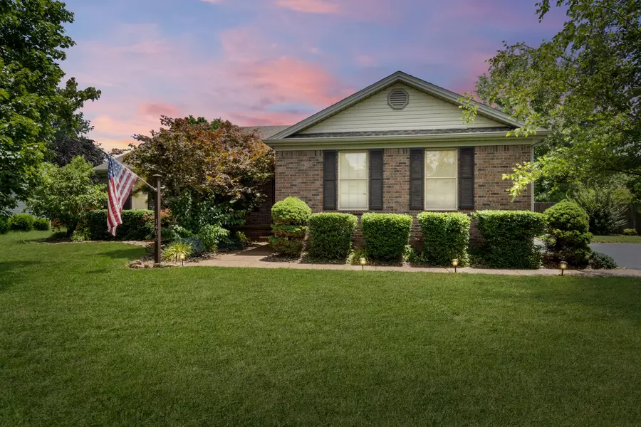 1406 Oak Tree Ct, Hopkinsville, KY 42240