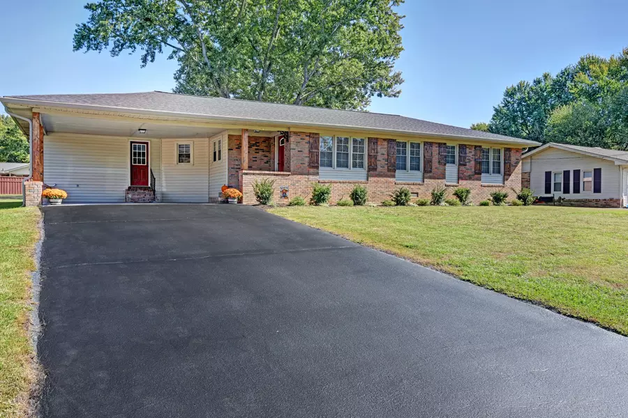 207 Donna Dr, Hopkinsville, KY 42240