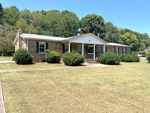 680 Oak Grove Rd, Goodspring, TN 38460