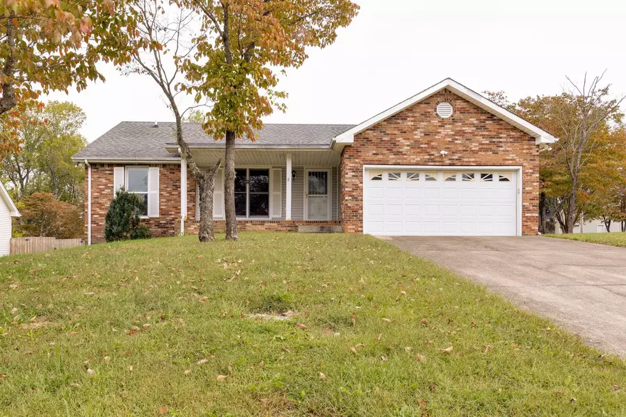 815 Burton Trl, Adams, TN 37010