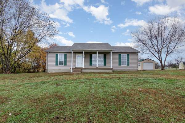 5204 Drake Rd, Cedar Hill, TN 37032