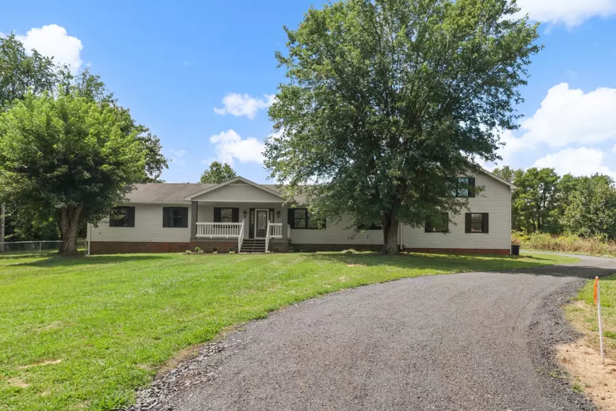 9895 Old Highway 52, Westmoreland, TN 37186