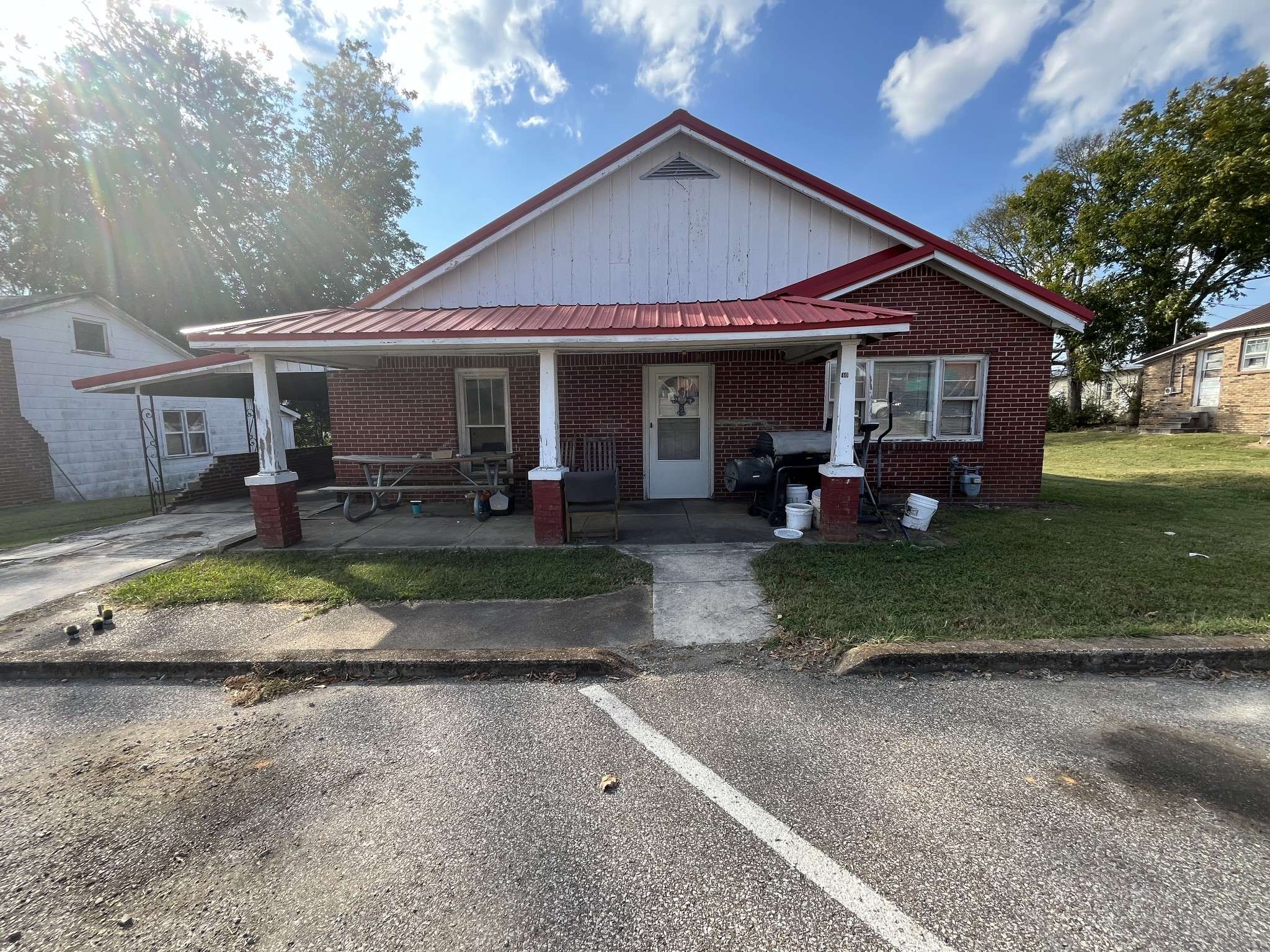 40 S Pleasant St, Decaturville, TN 38329