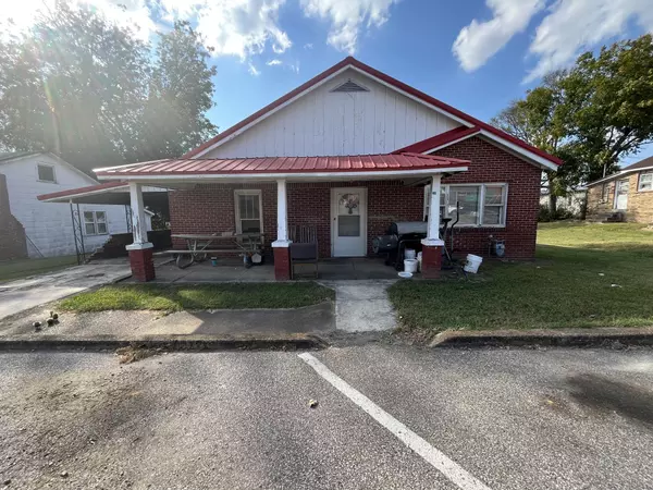 40 S Pleasant St, Decaturville, TN 38329