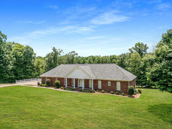 117 Clairmont Dr, Dickson, TN 37055