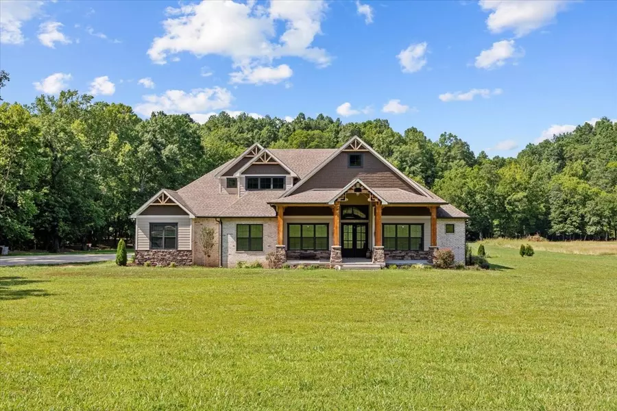 5250 E Blue Creek Rd, Mc Ewen, TN 37101