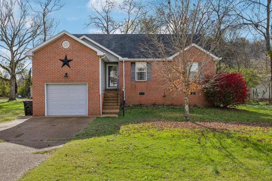 100 Trace Dr, Goodlettsville, TN 37072