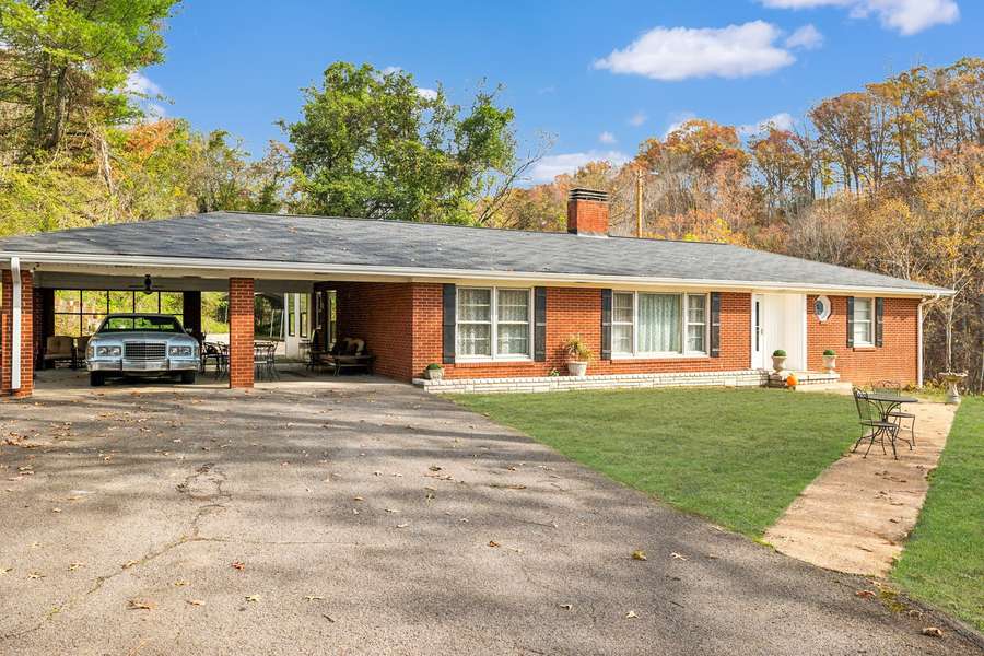 404 Van Hook Dr, Ashland City, TN 37015