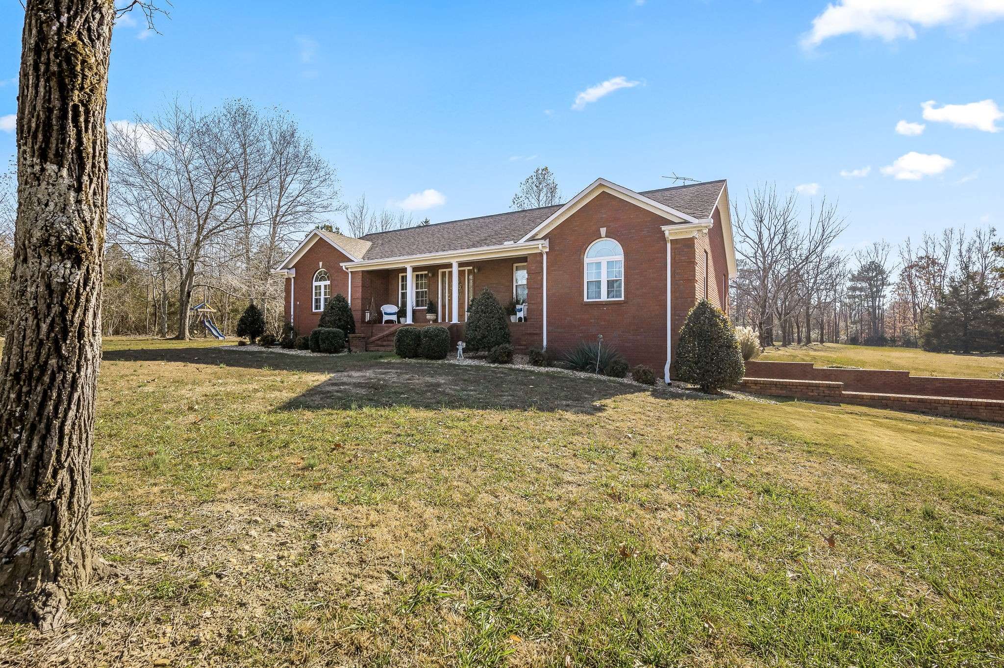 2545 Fall River Rd, Leoma, TN 38468