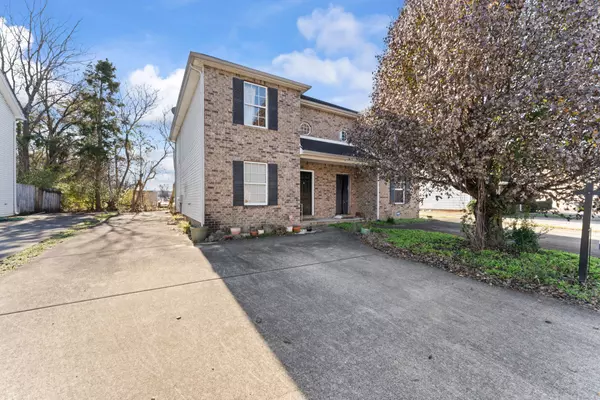 1422 Middleborough Ct, Murfreesboro, TN 37130