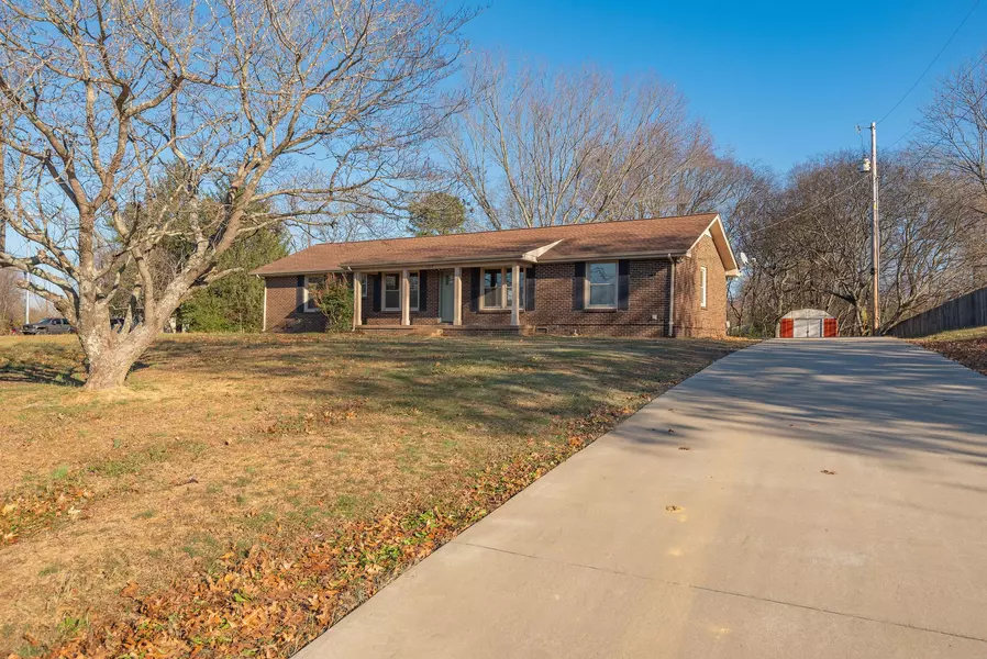 2037 Hygeia Rd, Greenbrier, TN 37073