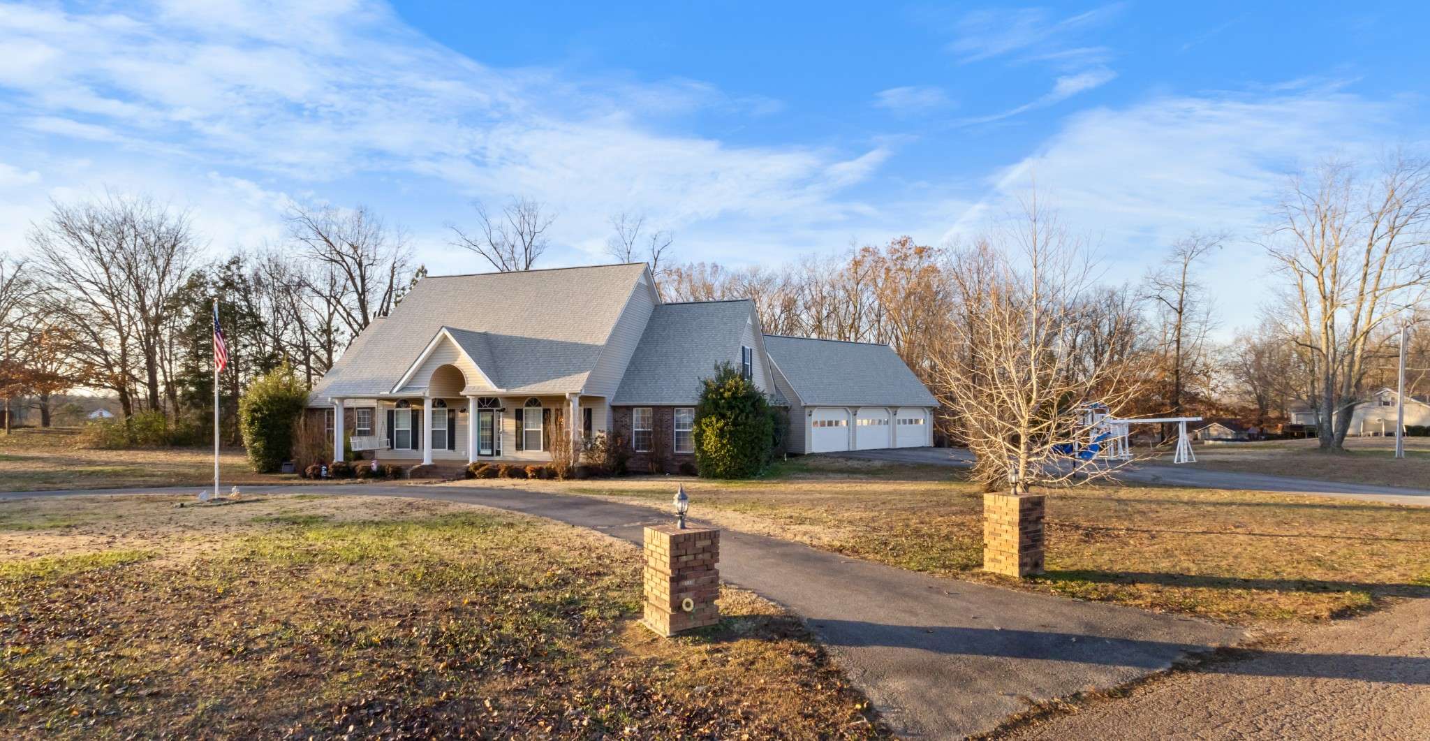 229 Sunnyside Dr, Paris, TN 38242