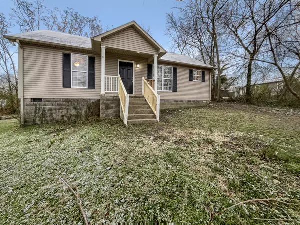 606B E 10th St, Columbia, TN 38401