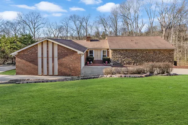 1930 Graceland Dr,  Goodlettsville,  TN 37072