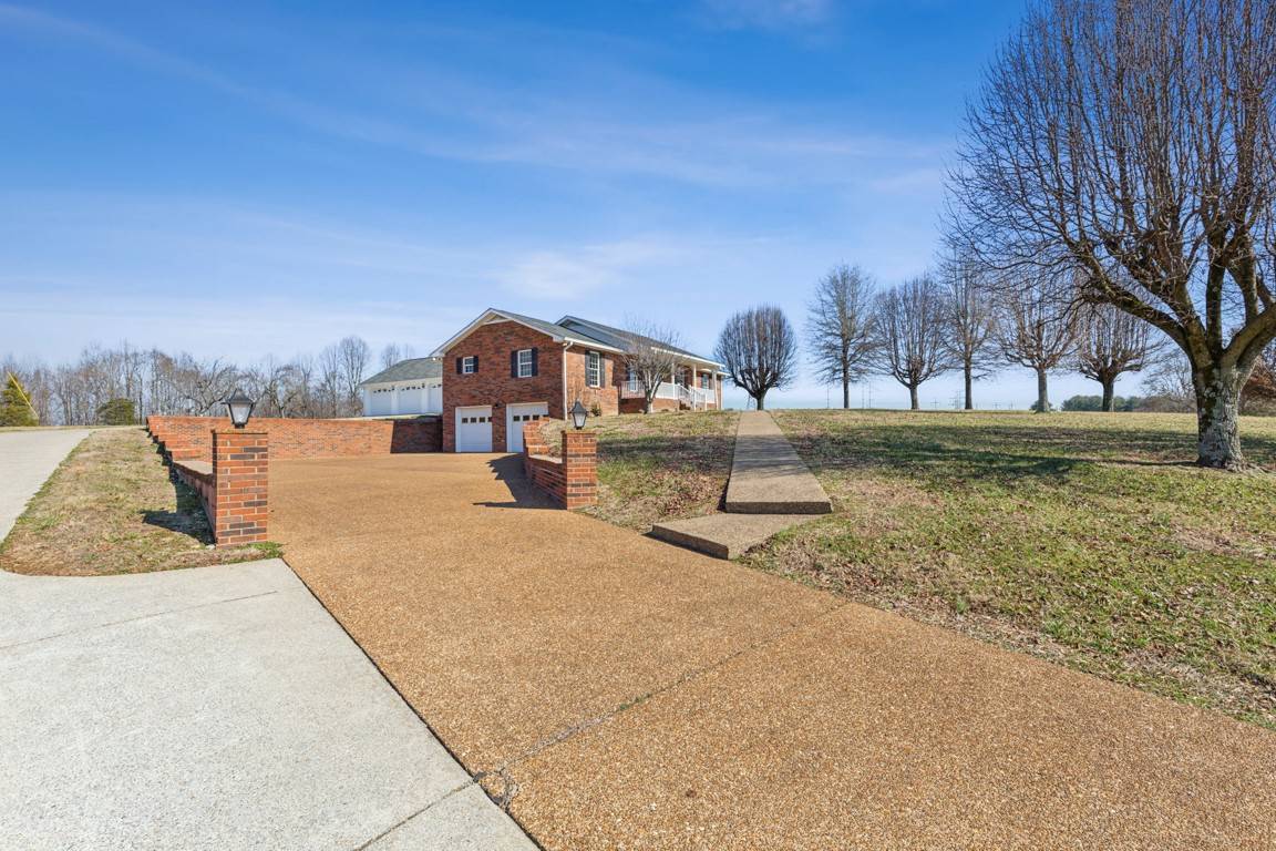 Lafayette, TN 37083,4177 Long Creek Rd