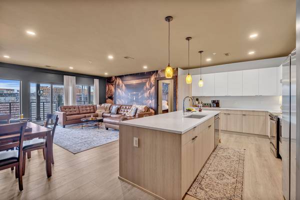 Nashville, TN 37203,635 7th Ave #S #211